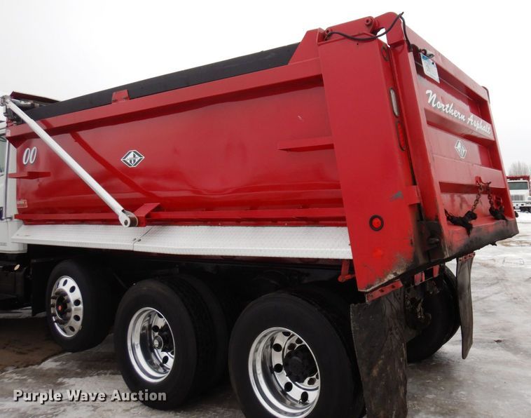 image for item AF9292 2000 Freightliner FL80  dump truck