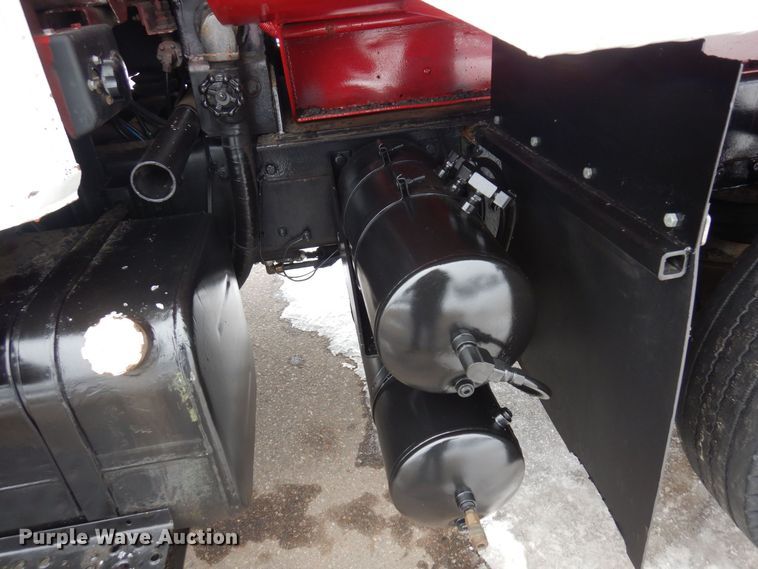 image for item AF9292 2000 Freightliner FL80  dump truck