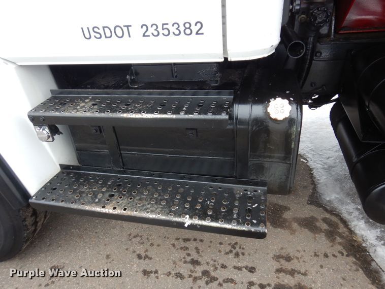 image for item AF9292 2000 Freightliner FL80  dump truck