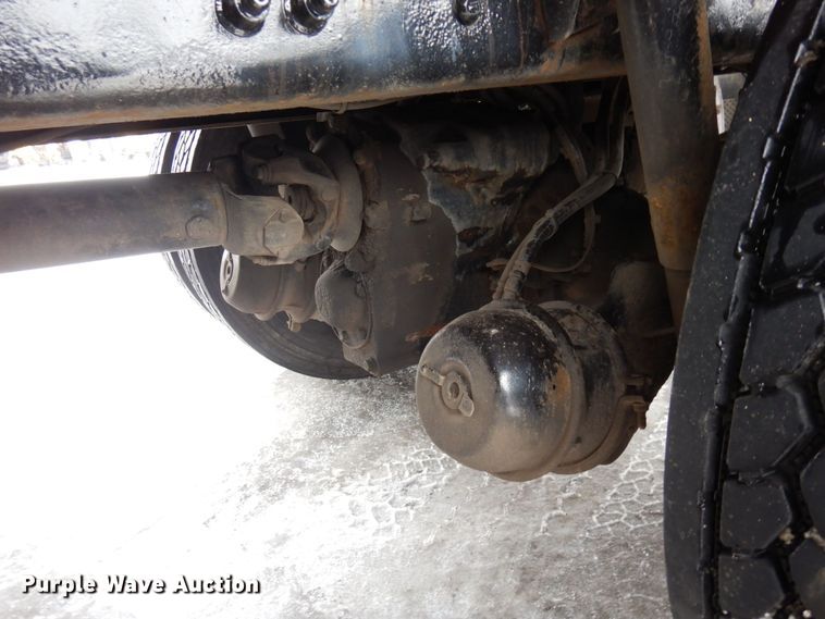 image for item AF9292 2000 Freightliner FL80  dump truck