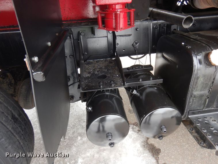 image for item AF9292 2000 Freightliner FL80  dump truck