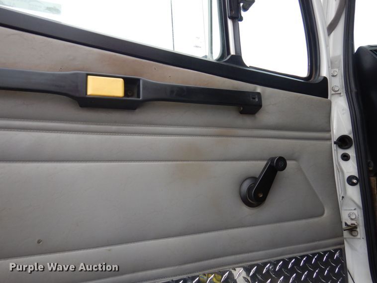 image for item AF9292 2000 Freightliner FL80  dump truck