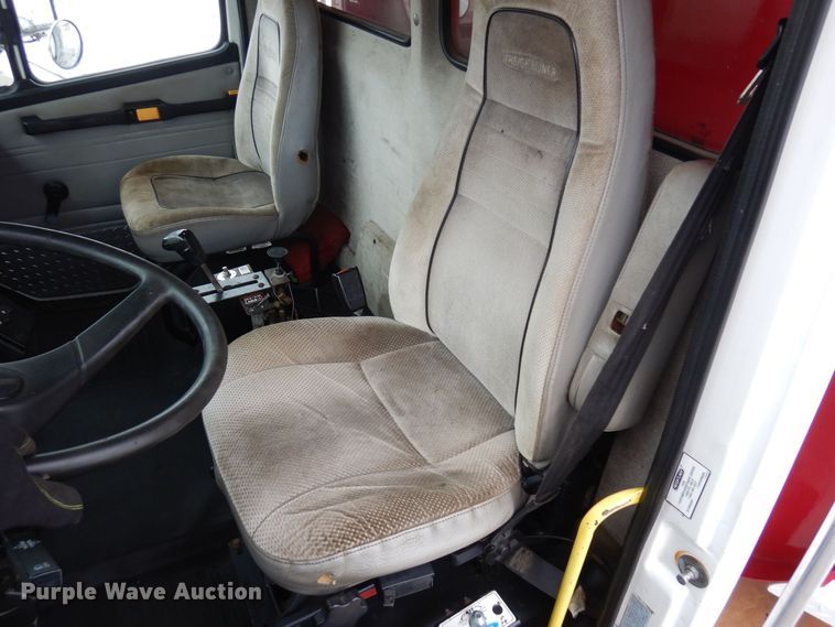 image for item AF9292 2000 Freightliner FL80  dump truck