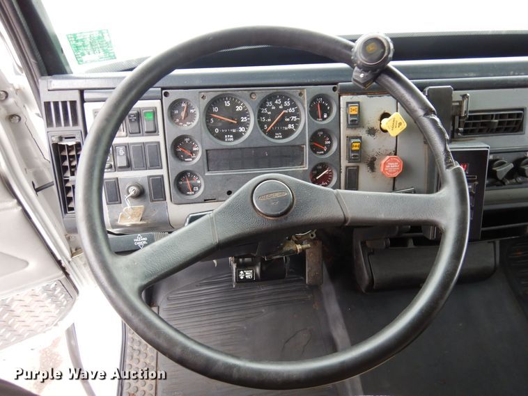 image for item AF9292 2000 Freightliner FL80  dump truck