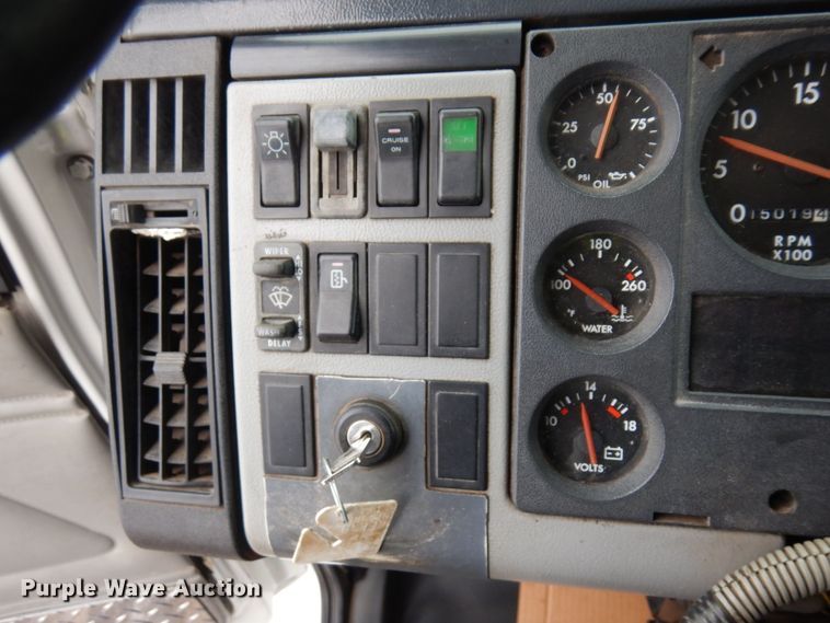 image for item AF9292 2000 Freightliner FL80  dump truck