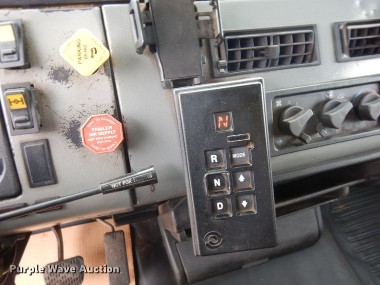 image for item AF9292 2000 Freightliner FL80  dump truck