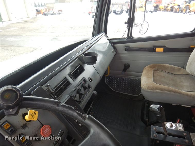 image for item AF9292 2000 Freightliner FL80  dump truck