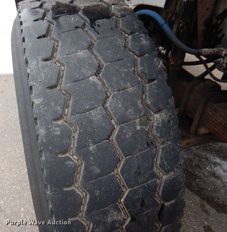 image for item AF9292 2000 Freightliner FL80  dump truck