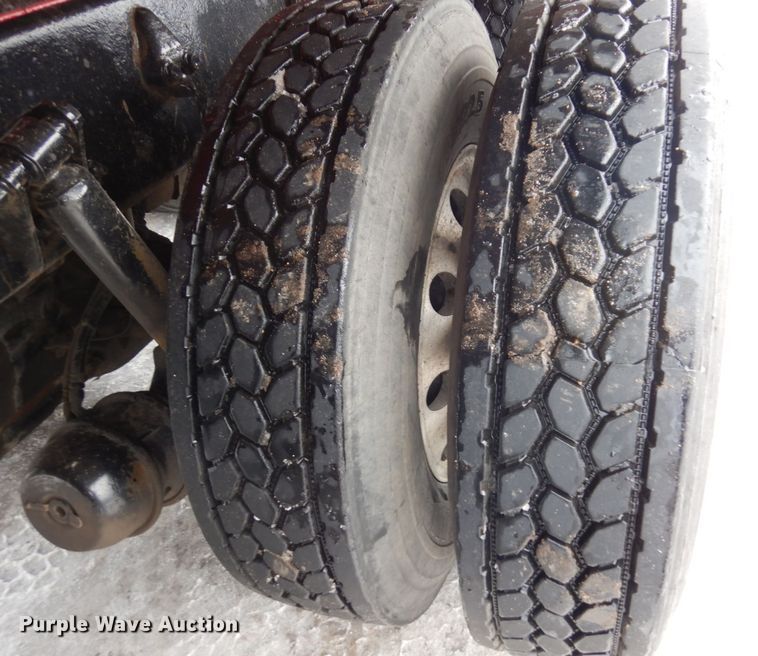 image for item AF9292 2000 Freightliner FL80  dump truck