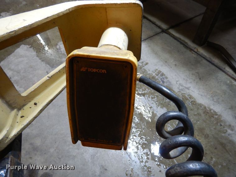 image for item AF9294 2018 Lee Boy 8520  paver