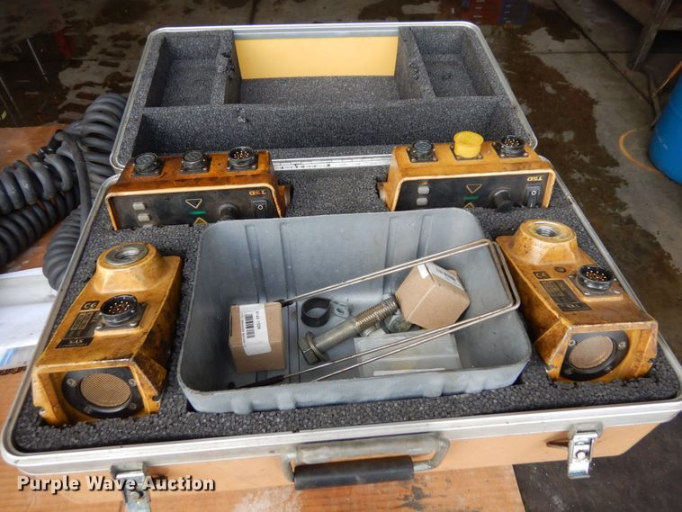 image for item AF9295 2016 Carlson CP100  paver