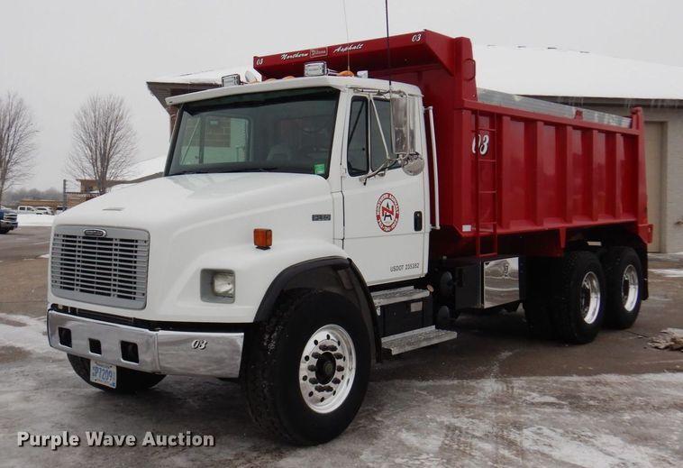 image for item AF9312 2000 Freightliner FL80  dump truck