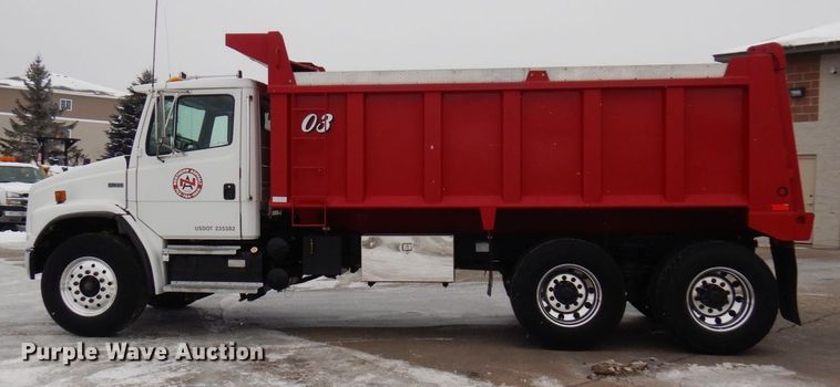 image for item AF9312 2000 Freightliner FL80  dump truck
