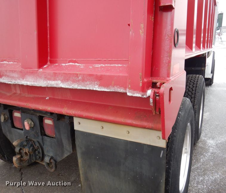 image for item AF9312 2000 Freightliner FL80  dump truck