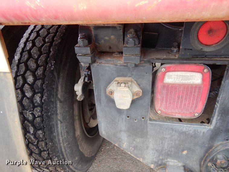 image for item AF9312 2000 Freightliner FL80  dump truck