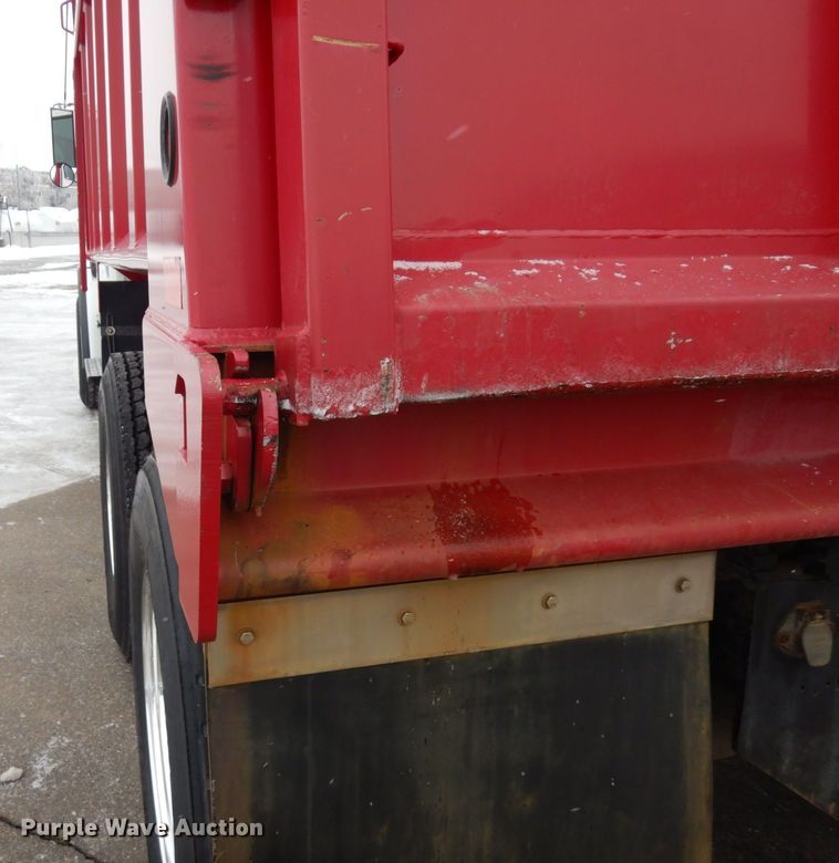 image for item AF9312 2000 Freightliner FL80  dump truck