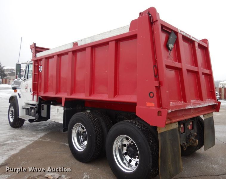 image for item AF9312 2000 Freightliner FL80  dump truck