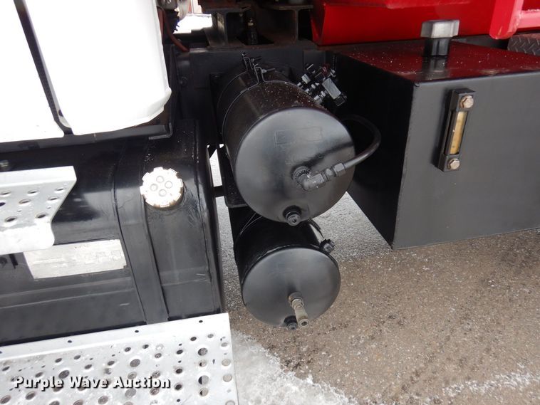 image for item AF9312 2000 Freightliner FL80  dump truck