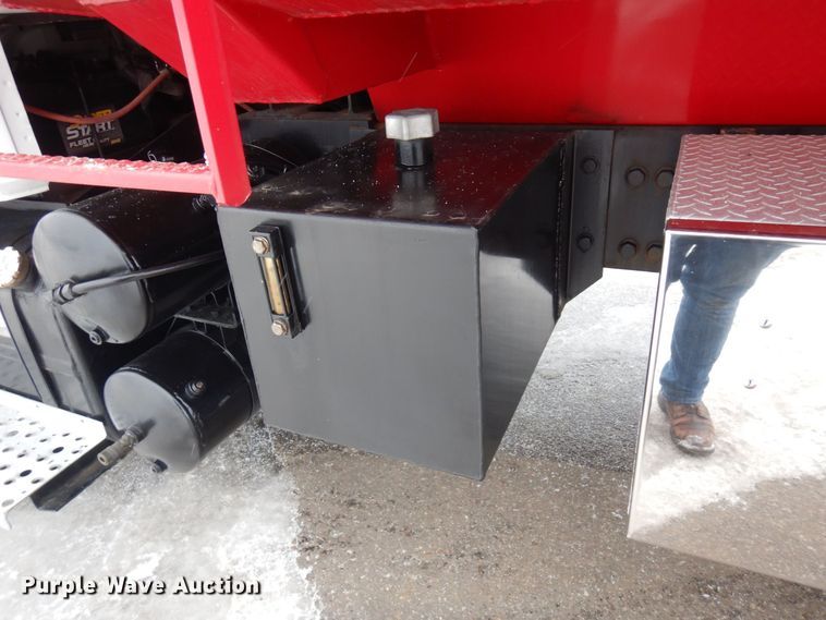 image for item AF9312 2000 Freightliner FL80  dump truck