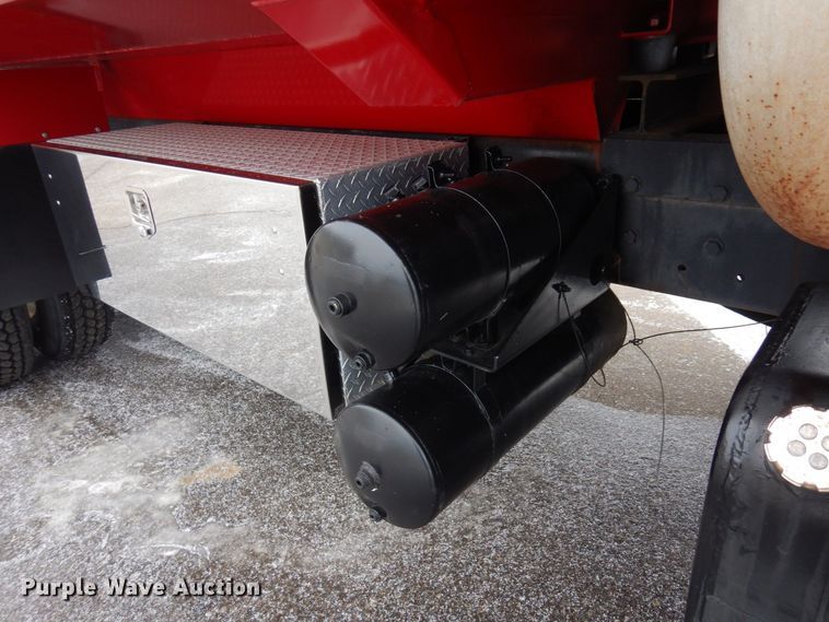 image for item AF9312 2000 Freightliner FL80  dump truck