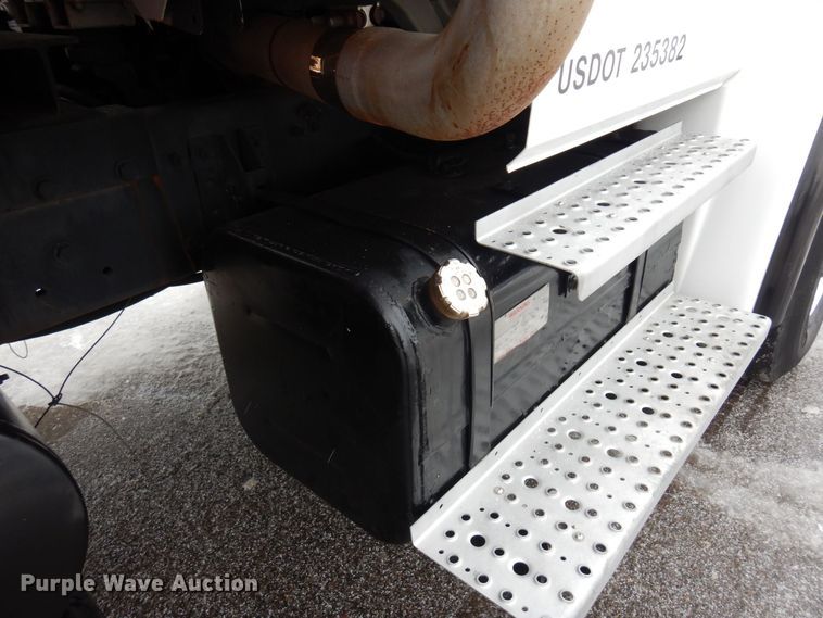 image for item AF9312 2000 Freightliner FL80  dump truck