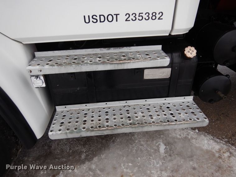 image for item AF9312 2000 Freightliner FL80  dump truck