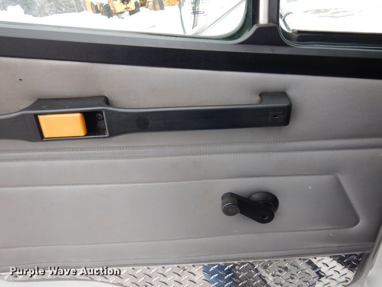 image for item AF9312 2000 Freightliner FL80  dump truck