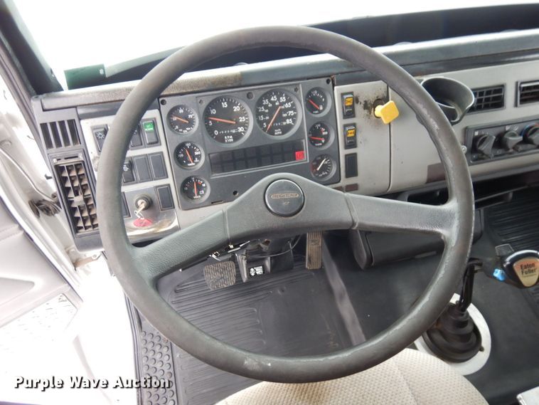 image for item AF9312 2000 Freightliner FL80  dump truck