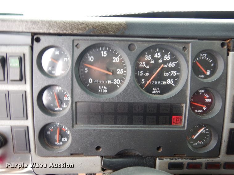 image for item AF9312 2000 Freightliner FL80  dump truck