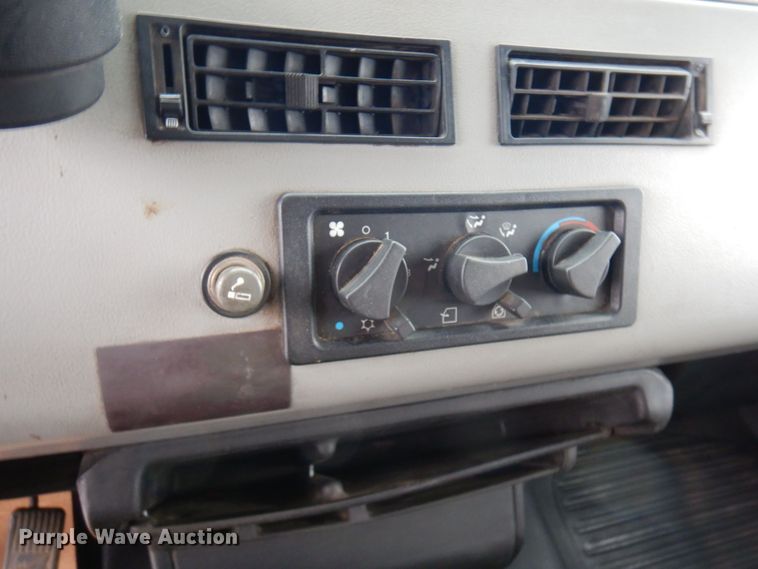 image for item AF9312 2000 Freightliner FL80  dump truck