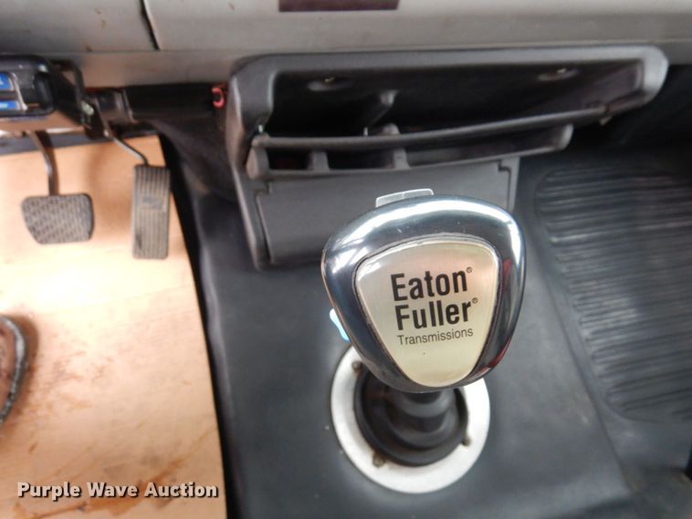 image for item AF9312 2000 Freightliner FL80  dump truck