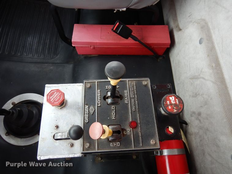 image for item AF9312 2000 Freightliner FL80  dump truck