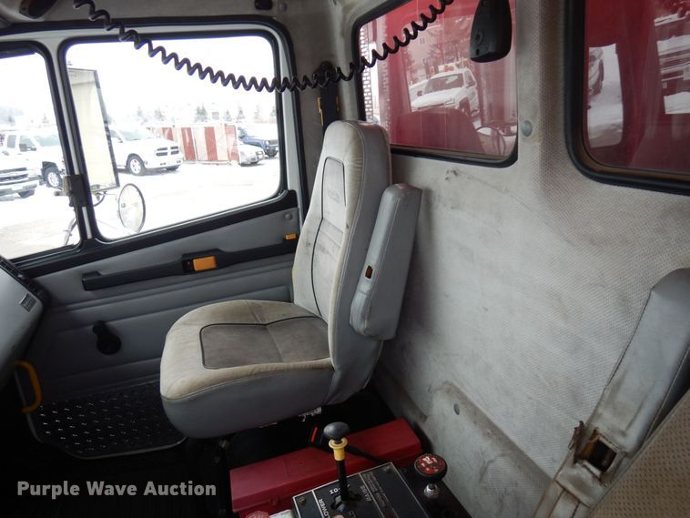 image for item AF9312 2000 Freightliner FL80  dump truck