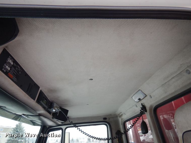 image for item AF9312 2000 Freightliner FL80  dump truck