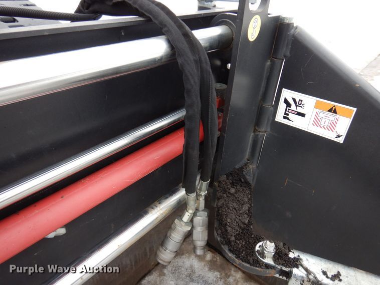 image for item AF9313 2015 Simex ST200  skid steer asphalt float