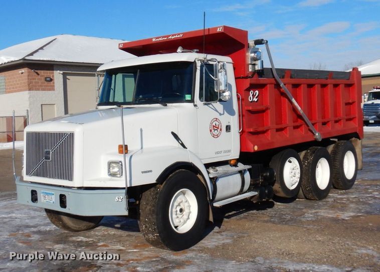 image for item AF9321 1997 Volvo WG  dump truck