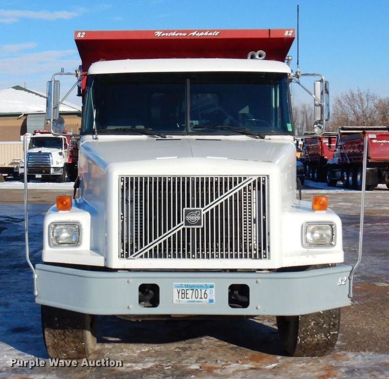image for item AF9321 1997 Volvo WG  dump truck