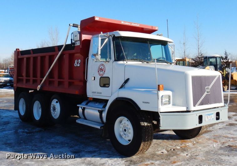 image for item AF9321 1997 Volvo WG  dump truck