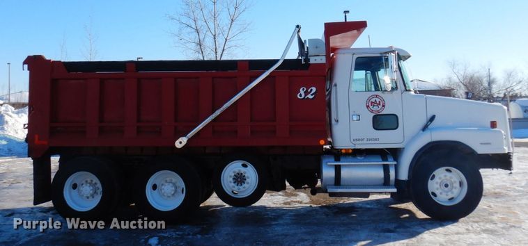 image for item AF9321 1997 Volvo WG  dump truck