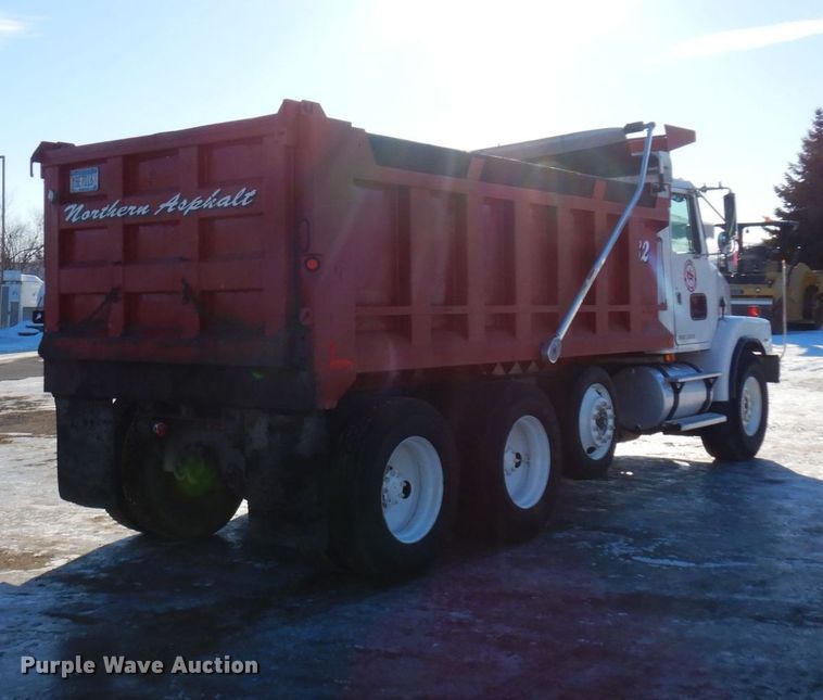 image for item AF9321 1997 Volvo WG  dump truck