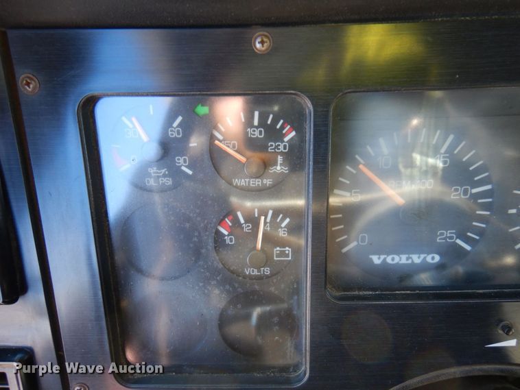 image for item AF9321 1997 Volvo WG  dump truck