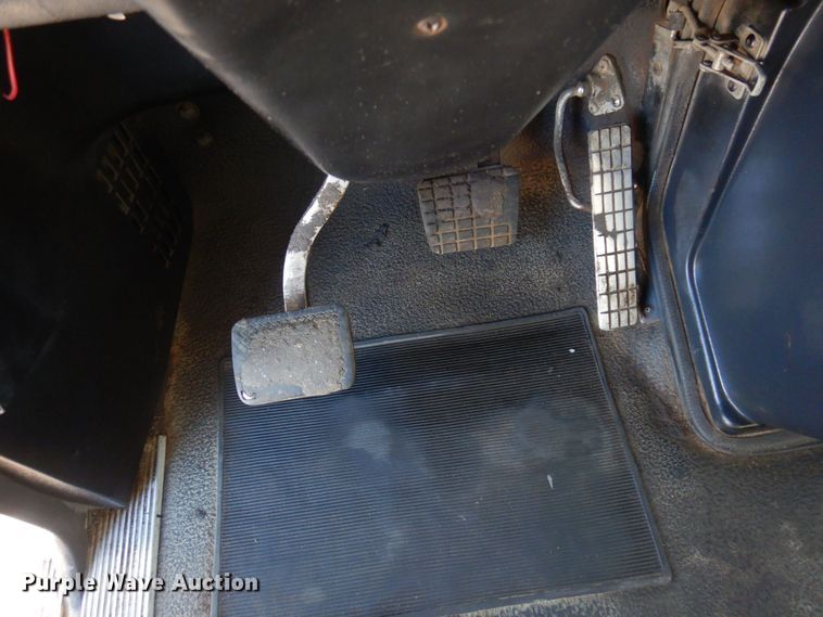 image for item AF9321 1997 Volvo WG  dump truck