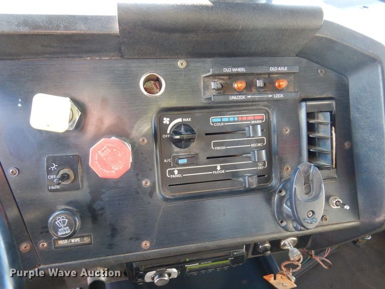 image for item AF9321 1997 Volvo WG  dump truck