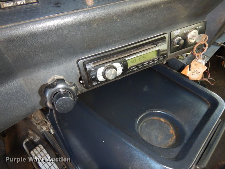 image for item AF9321 1997 Volvo WG  dump truck