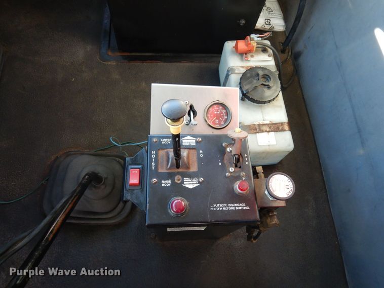 image for item AF9321 1997 Volvo WG  dump truck