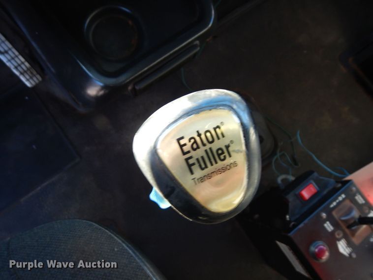 image for item AF9321 1997 Volvo WG  dump truck