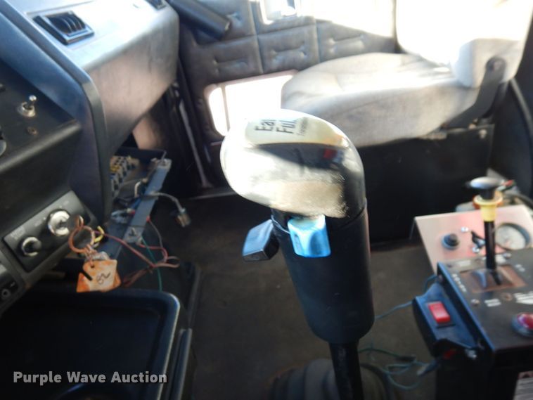 image for item AF9321 1997 Volvo WG  dump truck