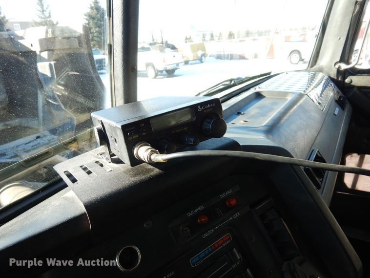 image for item AF9321 1997 Volvo WG  dump truck