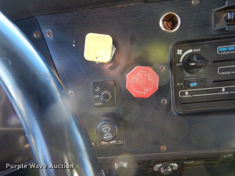 image for item AF9321 1997 Volvo WG  dump truck