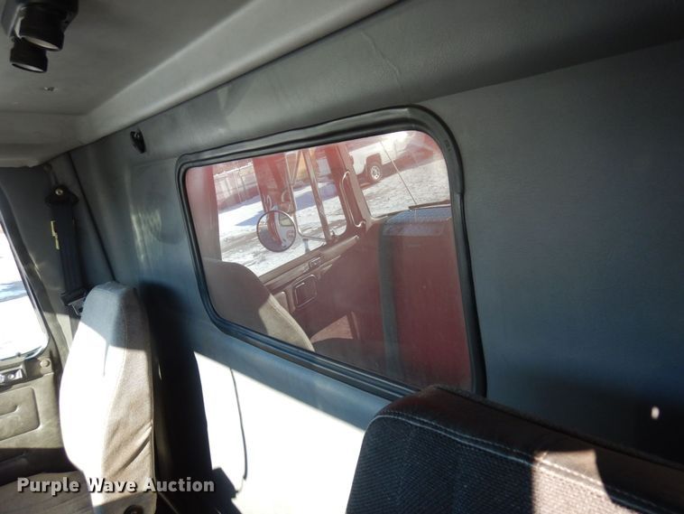 image for item AF9321 1997 Volvo WG  dump truck